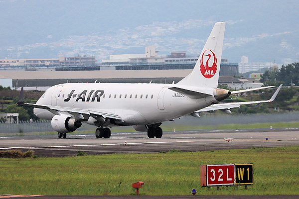 J-AIR E170（JA225J)