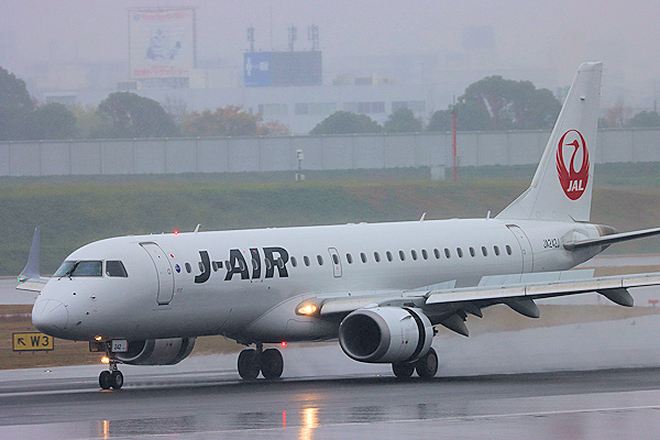 J-AIR E190（JA242J)