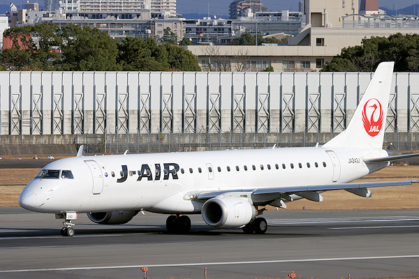 J-AIR E190（JA243J)