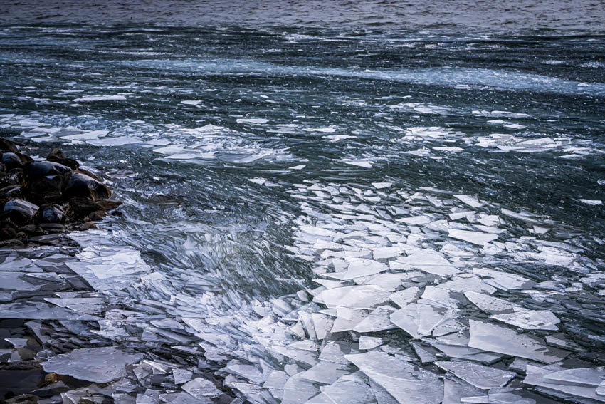 諏訪湖の寄せ氷2023