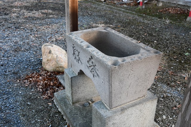 川島町中山　天神社　手水鉢