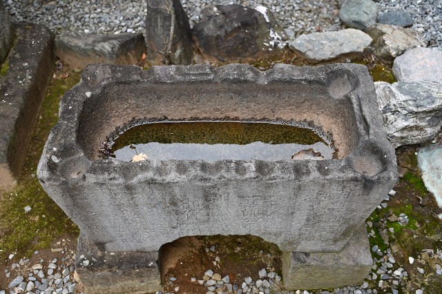 和光市新倉　東林寺　左の手水鉢